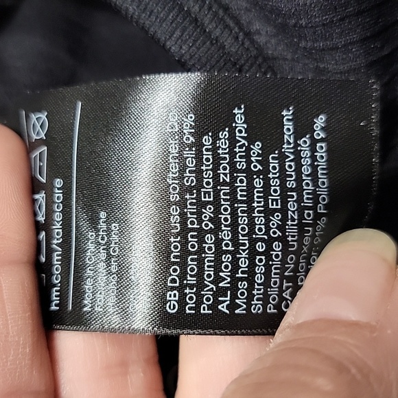 H&M Move Size M Slim Fit Sports Crop Top. Black, Excellent Condition - Picture 7 of 11